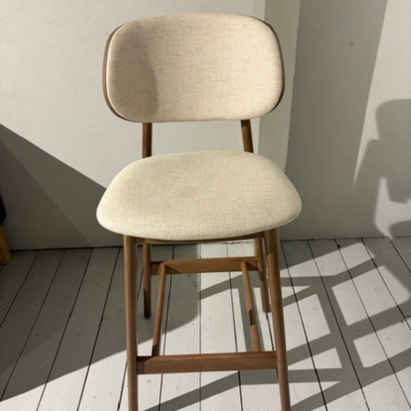 Sinni Counter Bar Stool Walnut stained / Piquet Linen - Outlet Utrecht Sinni Counter Bar Stool Walnut stained / Piquet Linen - Outlet Utrecht