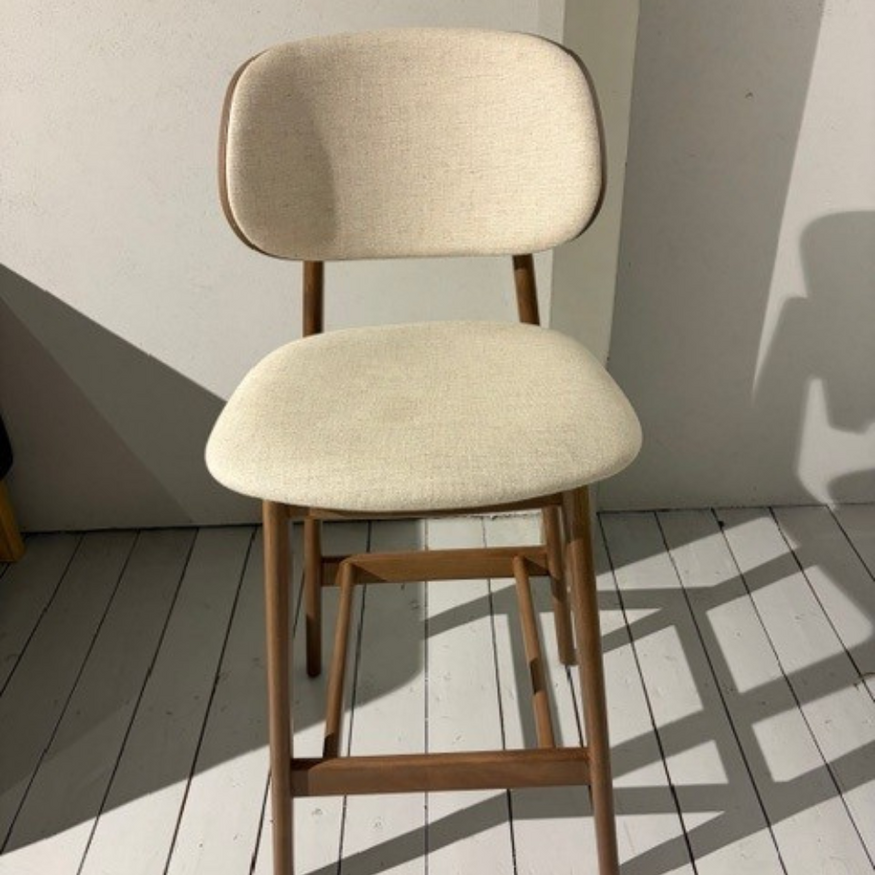 Sinni Counter Barstoel Walnoot gekleurd / Piquet Linen