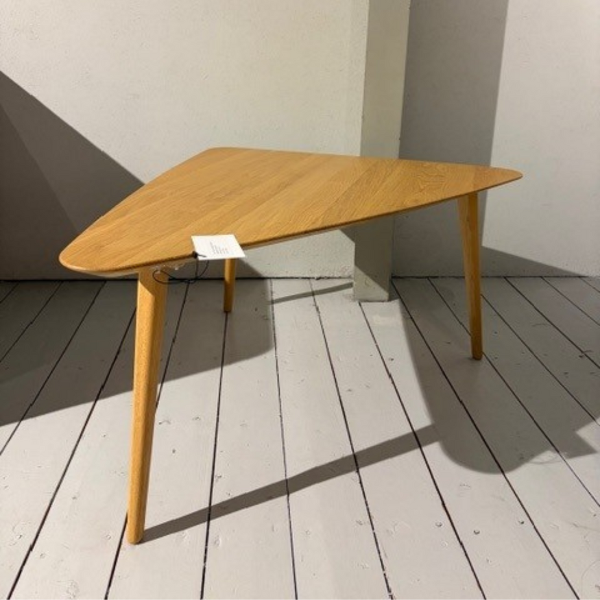 Tomrer Salontafel Driehoek L Eiken geolied Tomrer Salontafel Driehoek L Eiken geolied