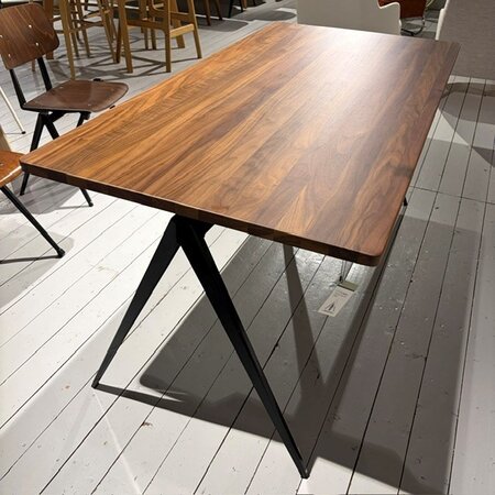 TD4 Dining Table 160x80 Walnut matte lacquered / Black - Outlet Utrecht TD4 Dining Table 160x80 Walnut matte lacquered / Black - Outlet Utrecht