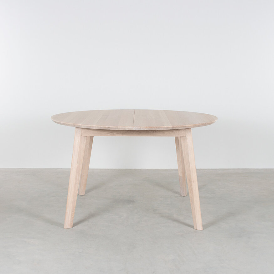 Round extentable table Nonne Ø140+(1x60) Sav & Økse Round extentable table Nonne Ø140+(1x60)