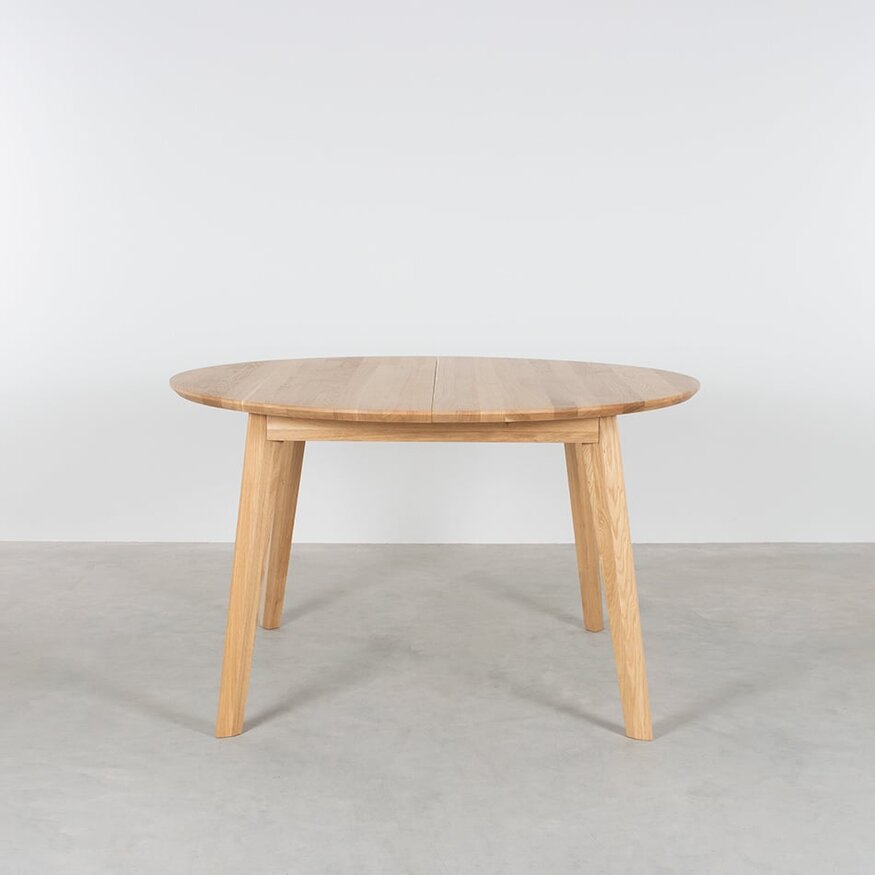 Round extentable table Nonne Ø130+(1x60) Sav & Økse Round extentable table Nonne Ø130+(1x60)