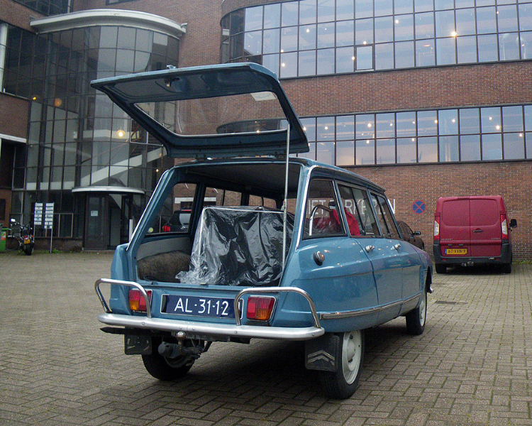 Het ontstaan van De Machinekamer en de liefde voor vintage designmeubels