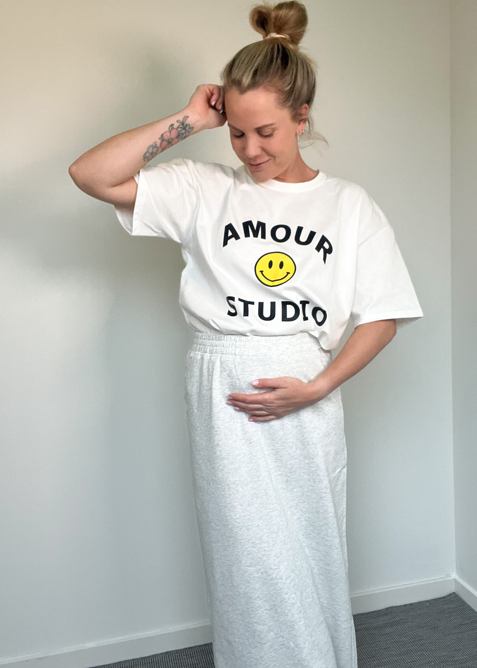 WHITE AMOUR STUDIO TEE one size