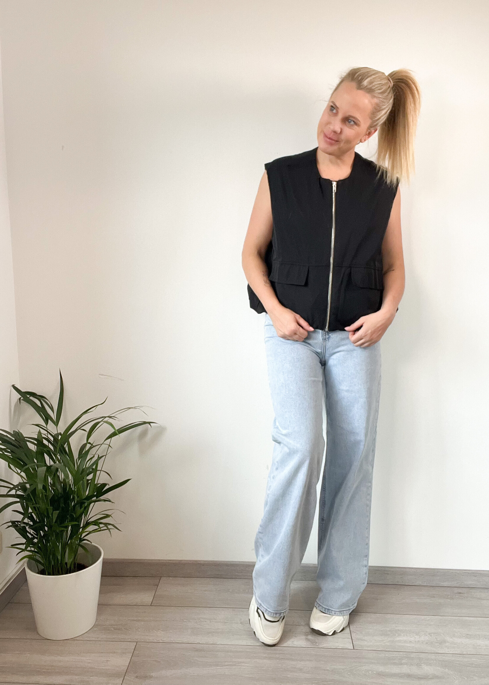 MILLIE BLACK JACKET TOP