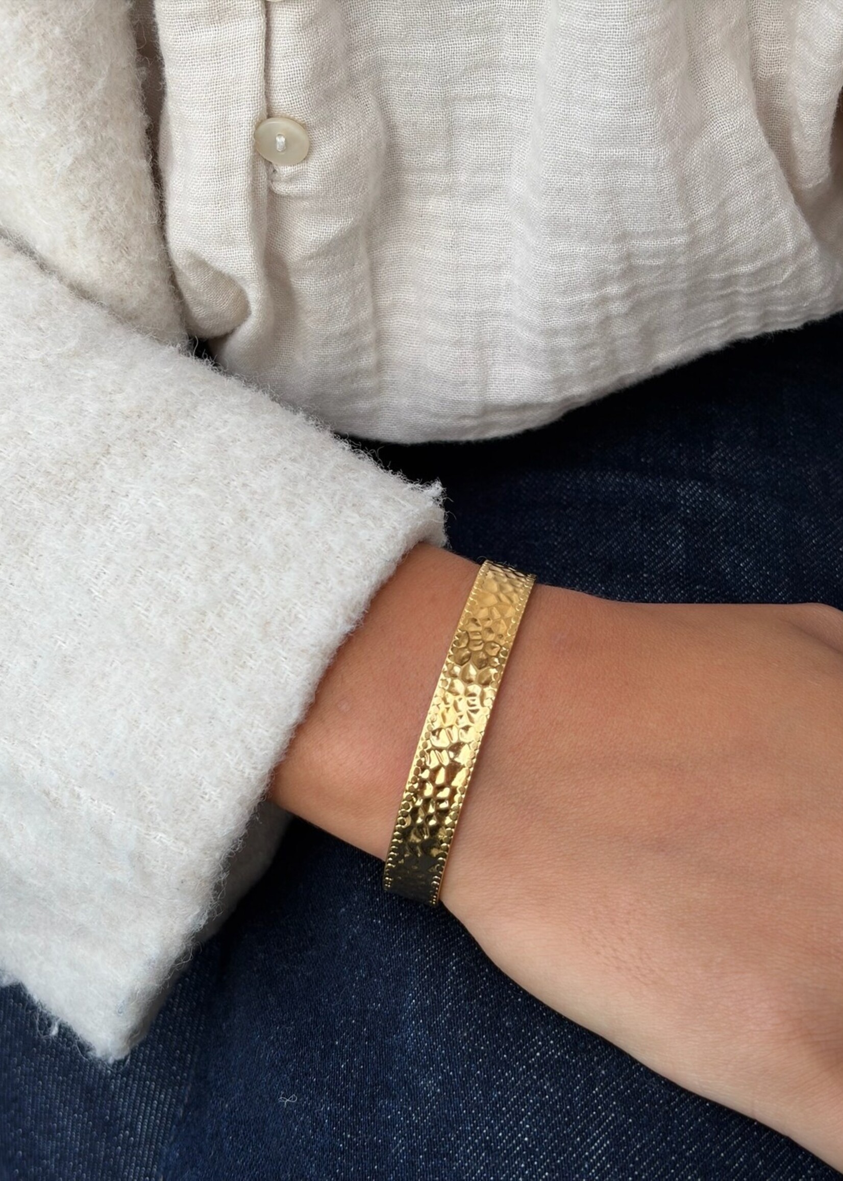HAMMERED BRACELET GOLD