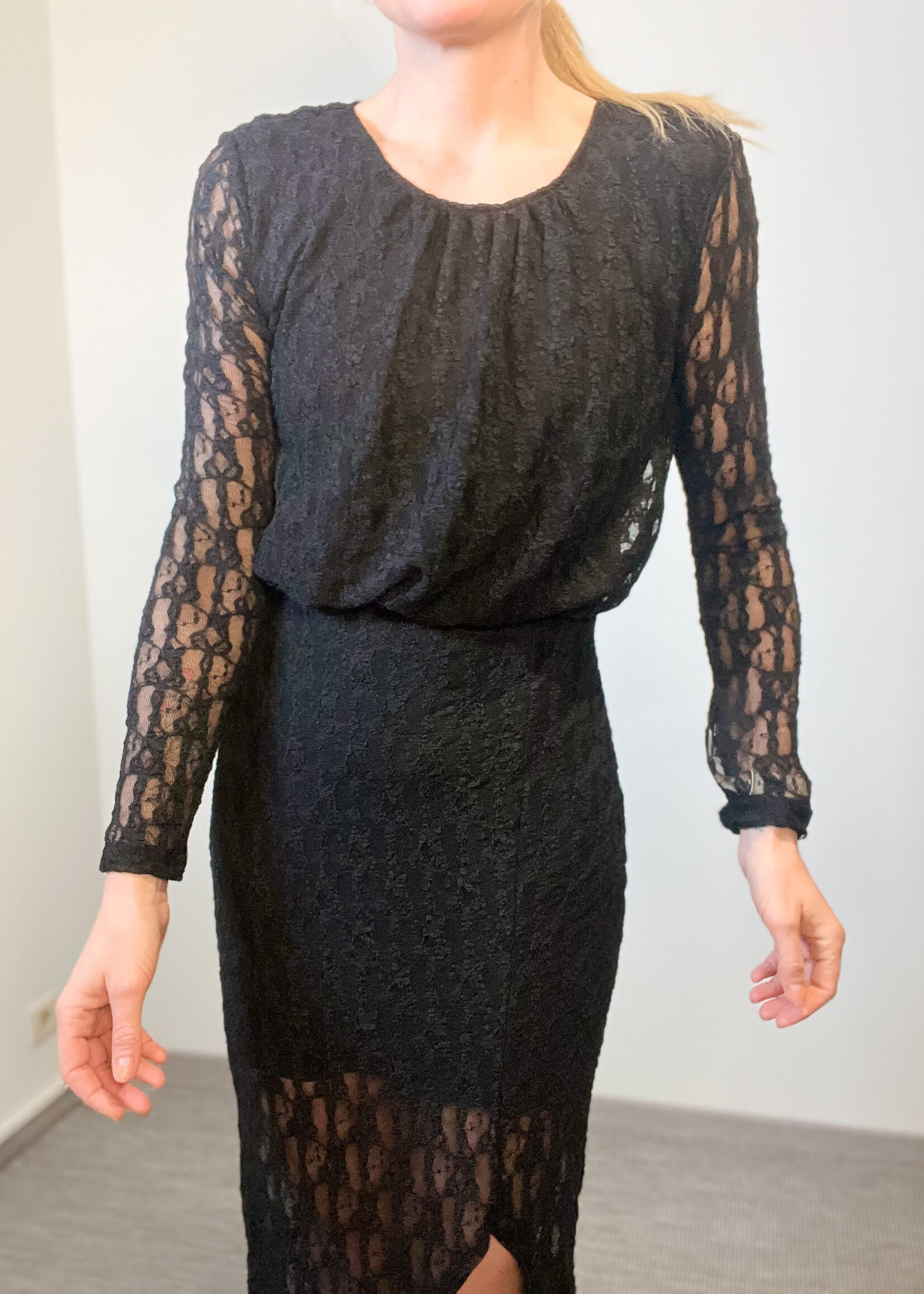 BLACK LACE DRESS