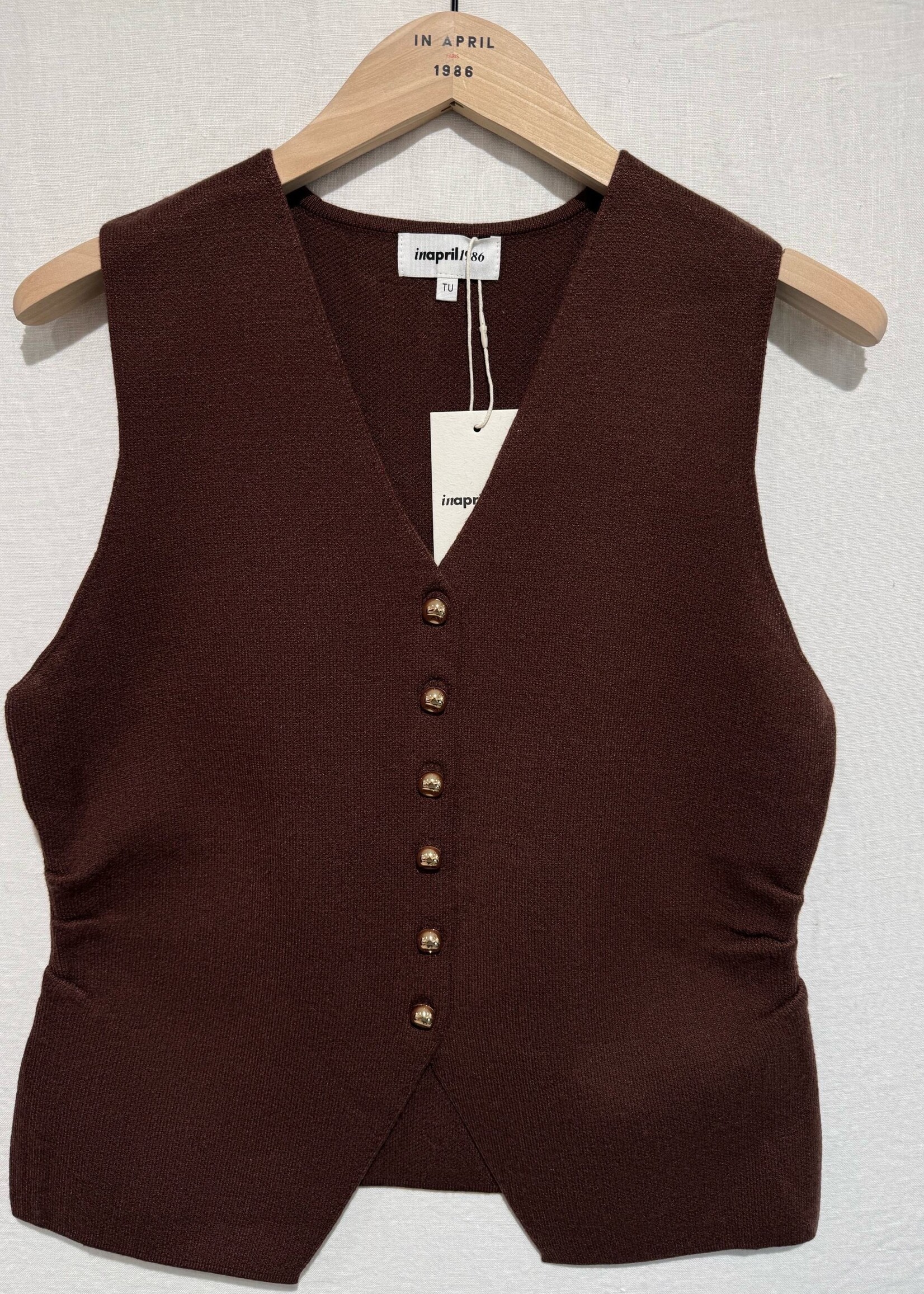 BASIC BROWN LEVI TOP
