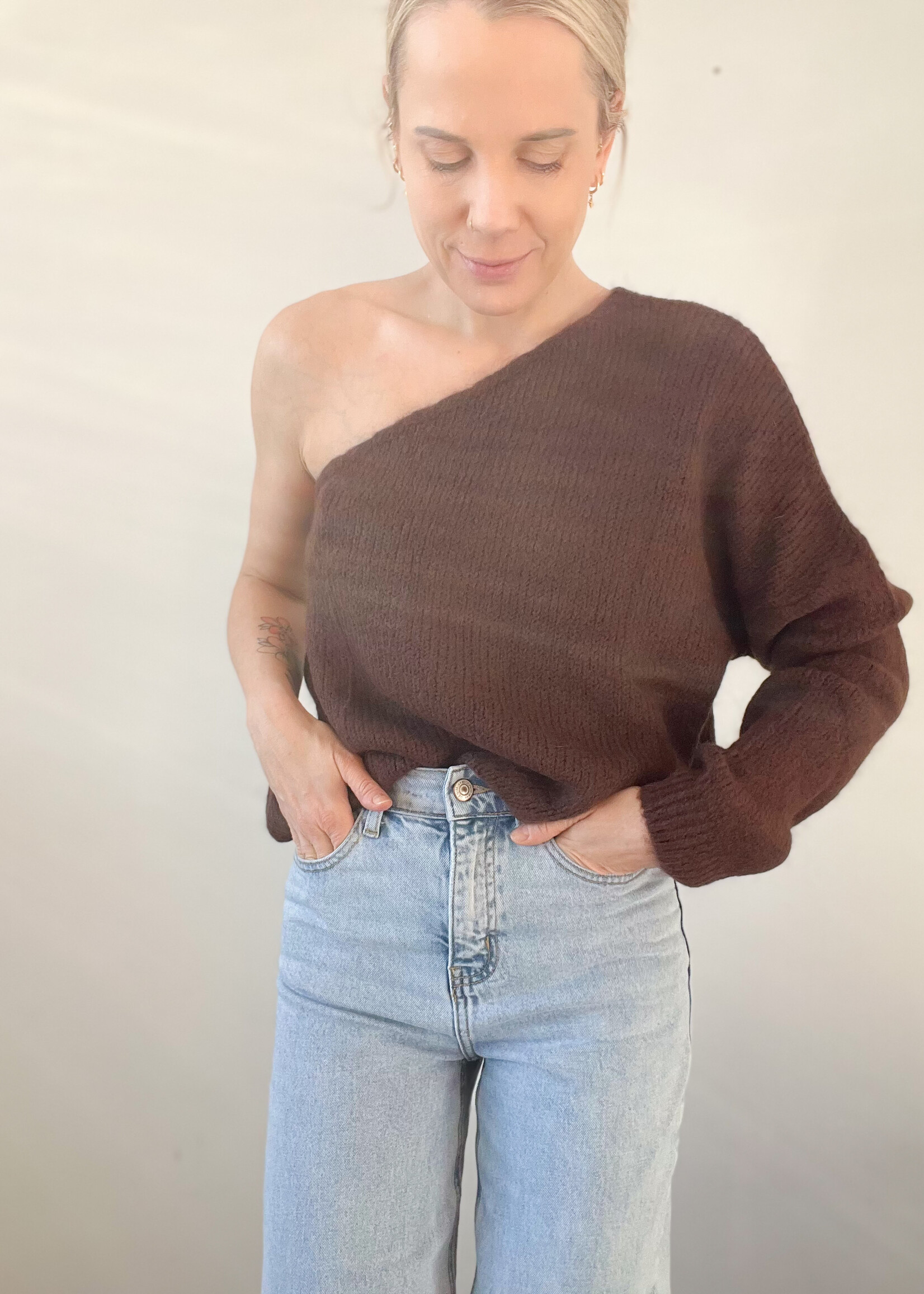 OFFSHOULDER KNIT BROWN one size