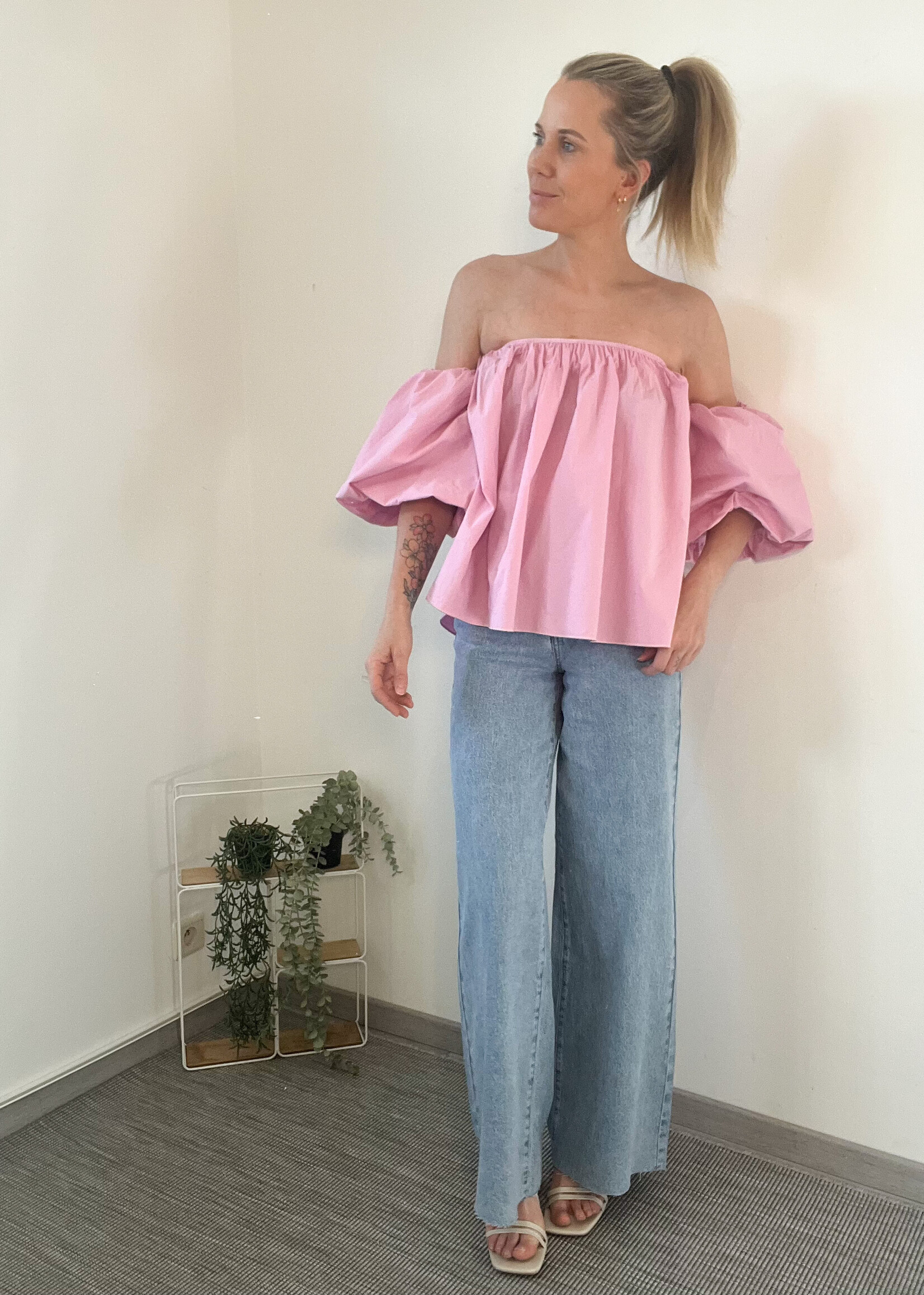 PINK OFFSHOULDER TOP One size