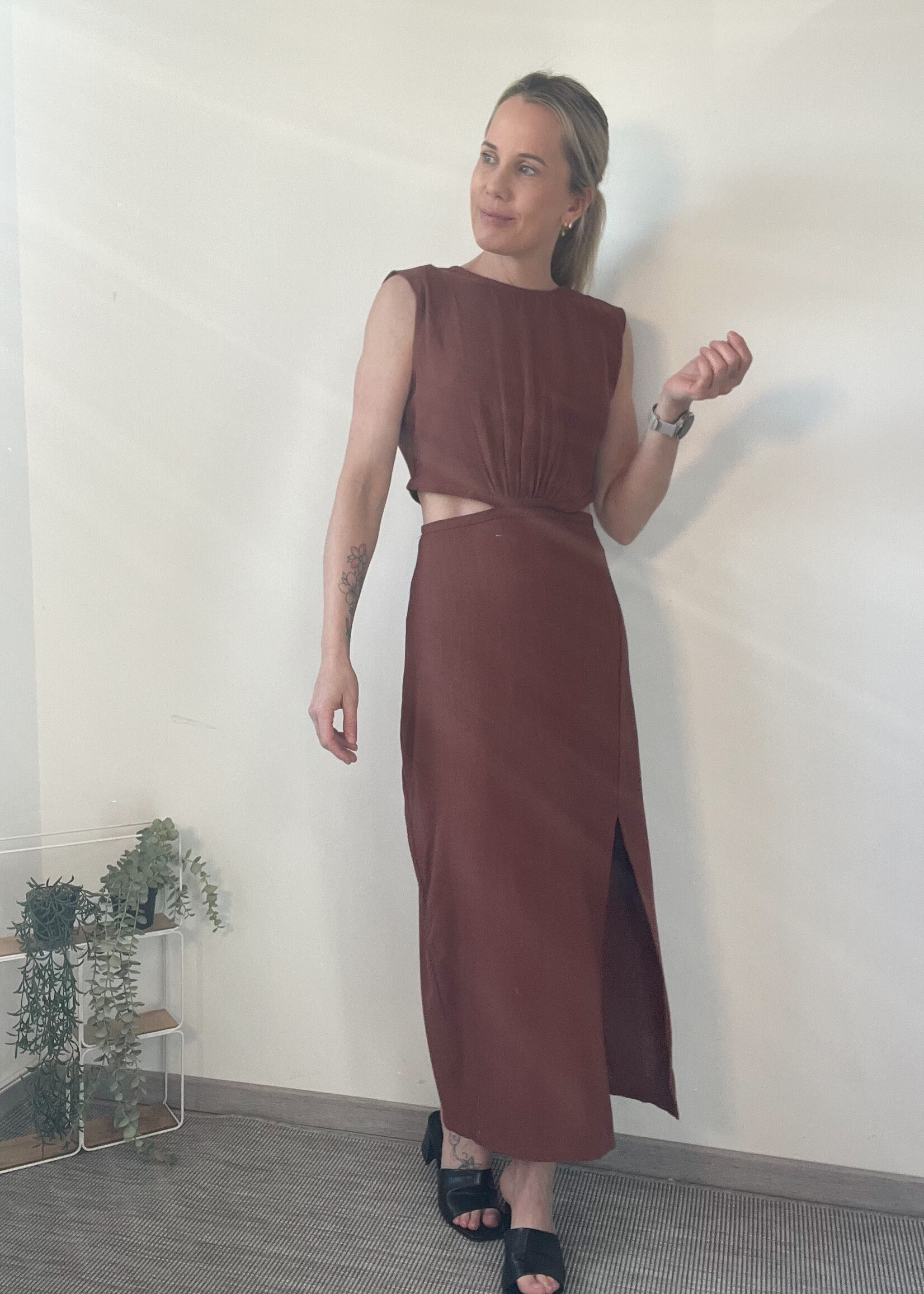 CUT OUT CHOCOLAT DRESS