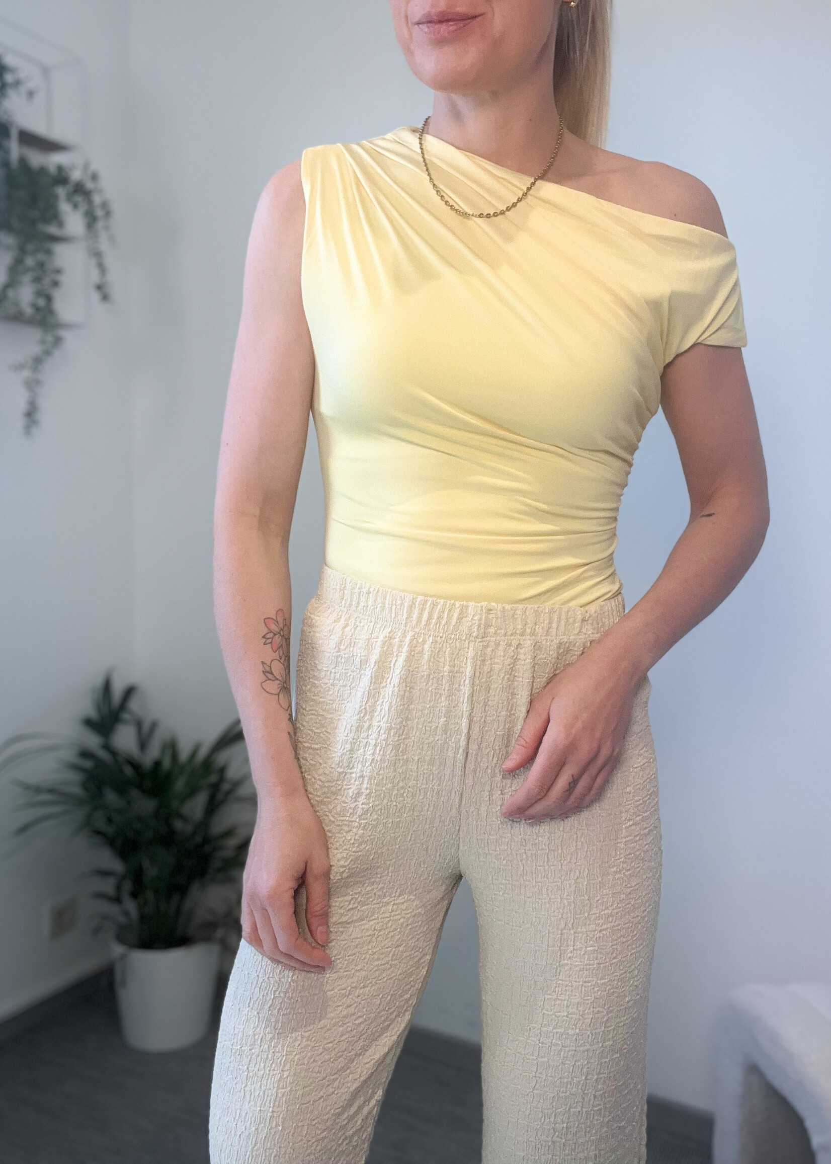 OFFSHOULDER YELLOW TOP