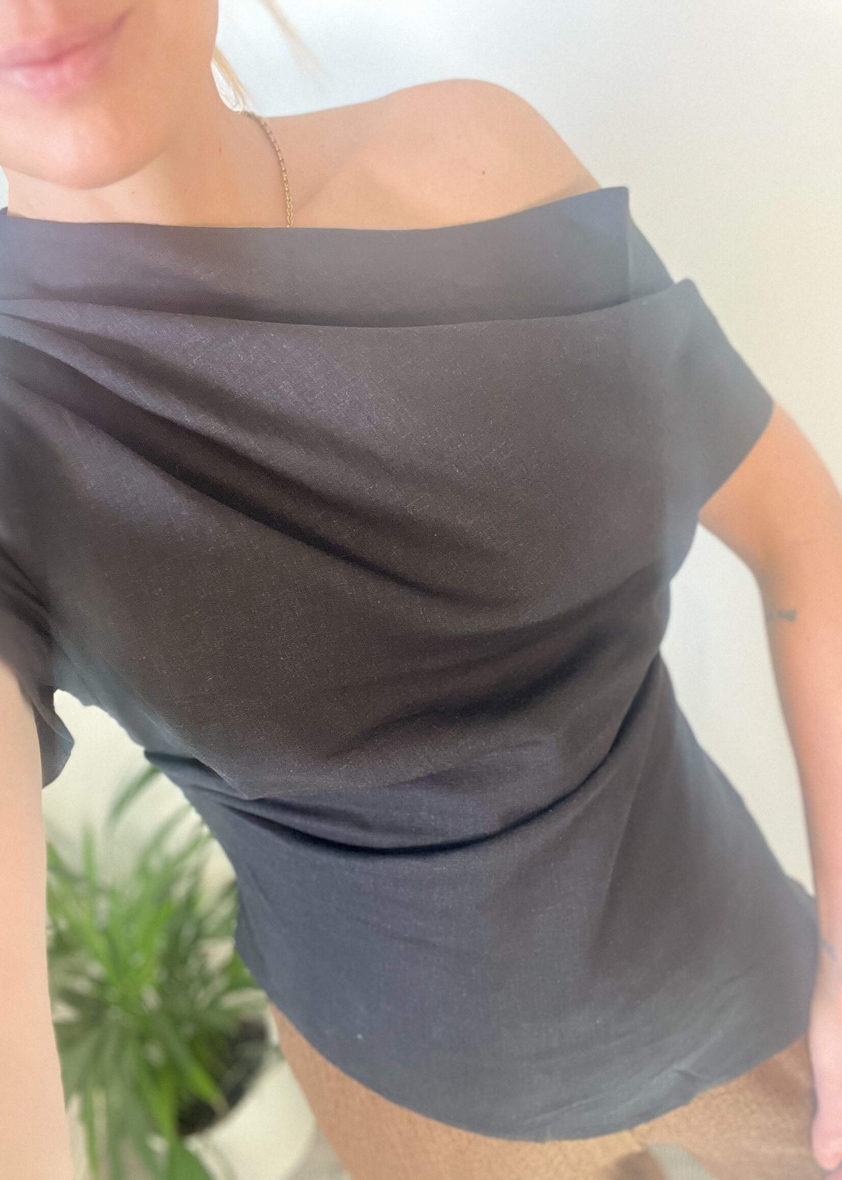 DRAPED TOP BLACK