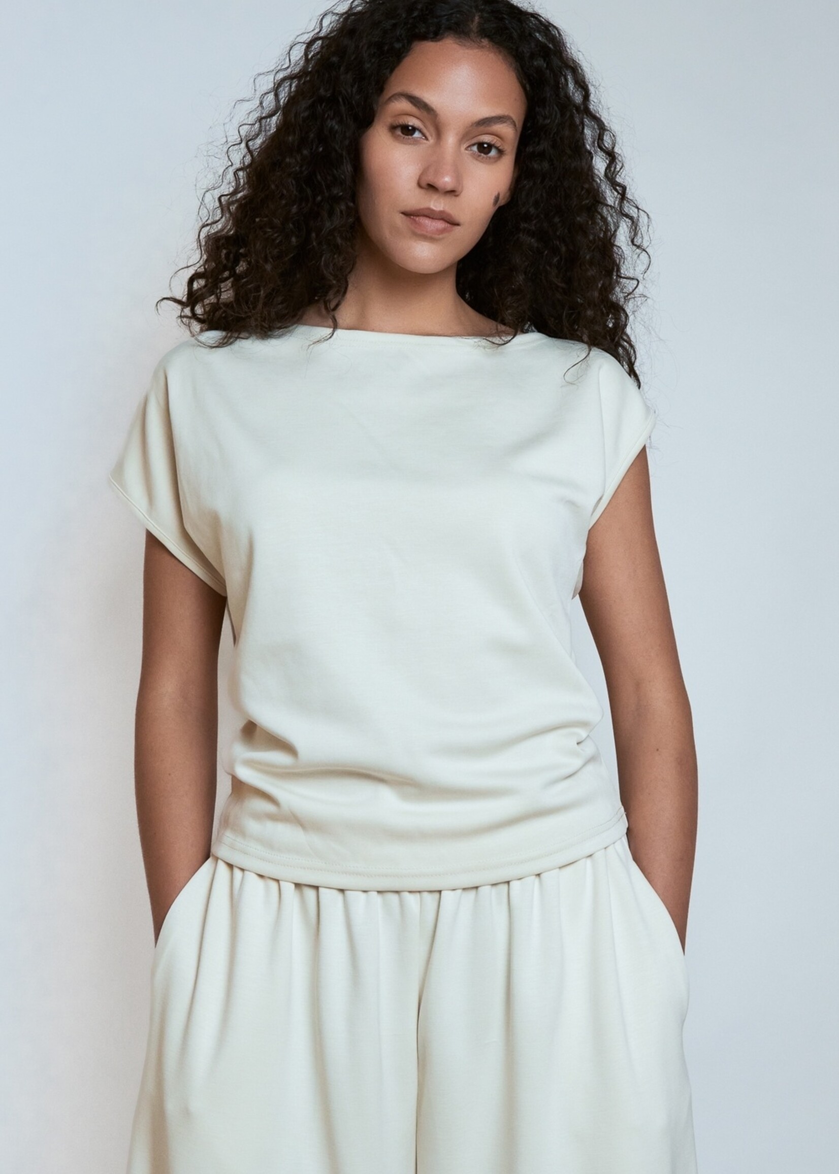 THAT PERFECT BASIC CREME TOP