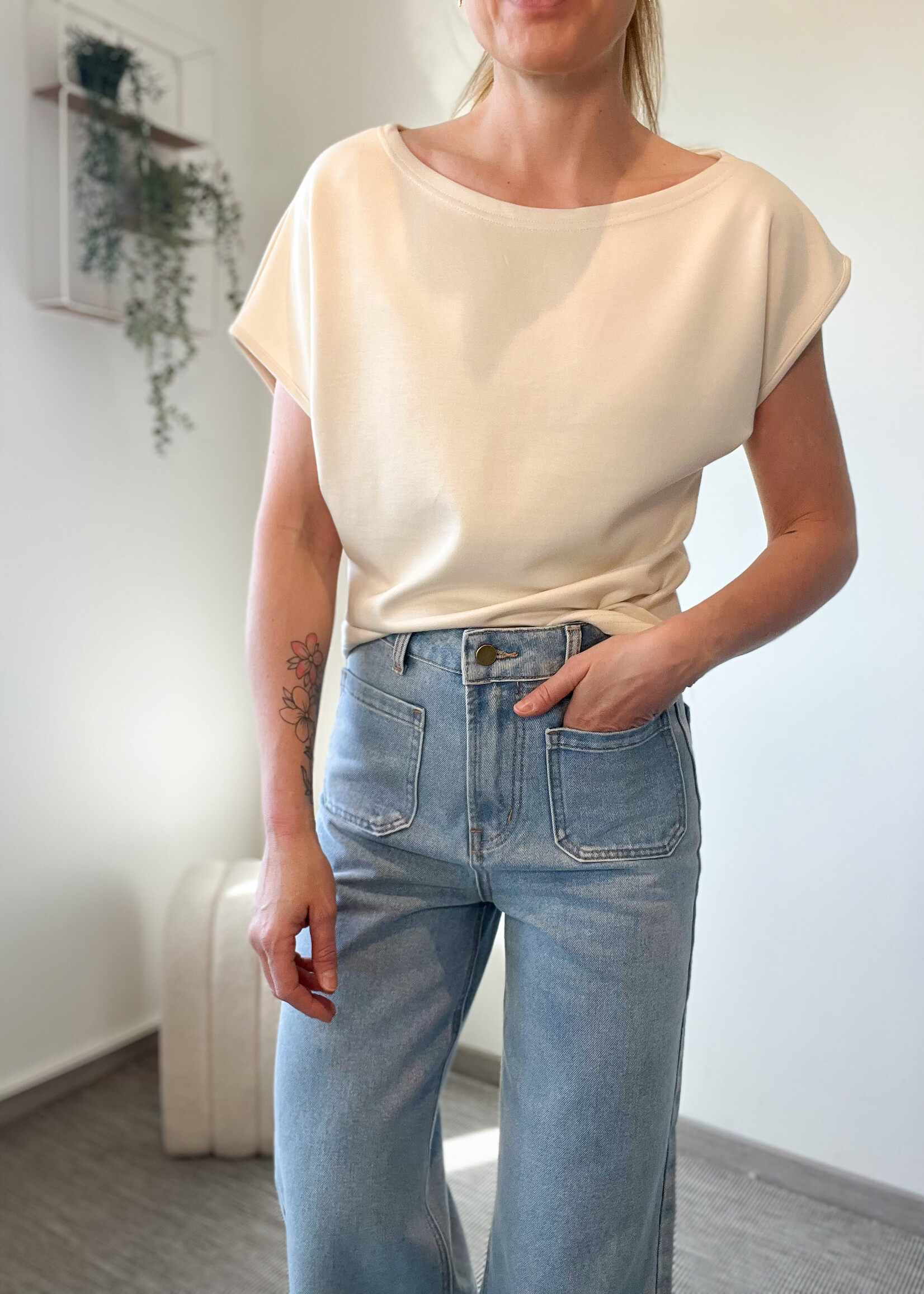 THAT PERFECT BASIC CREME TOP