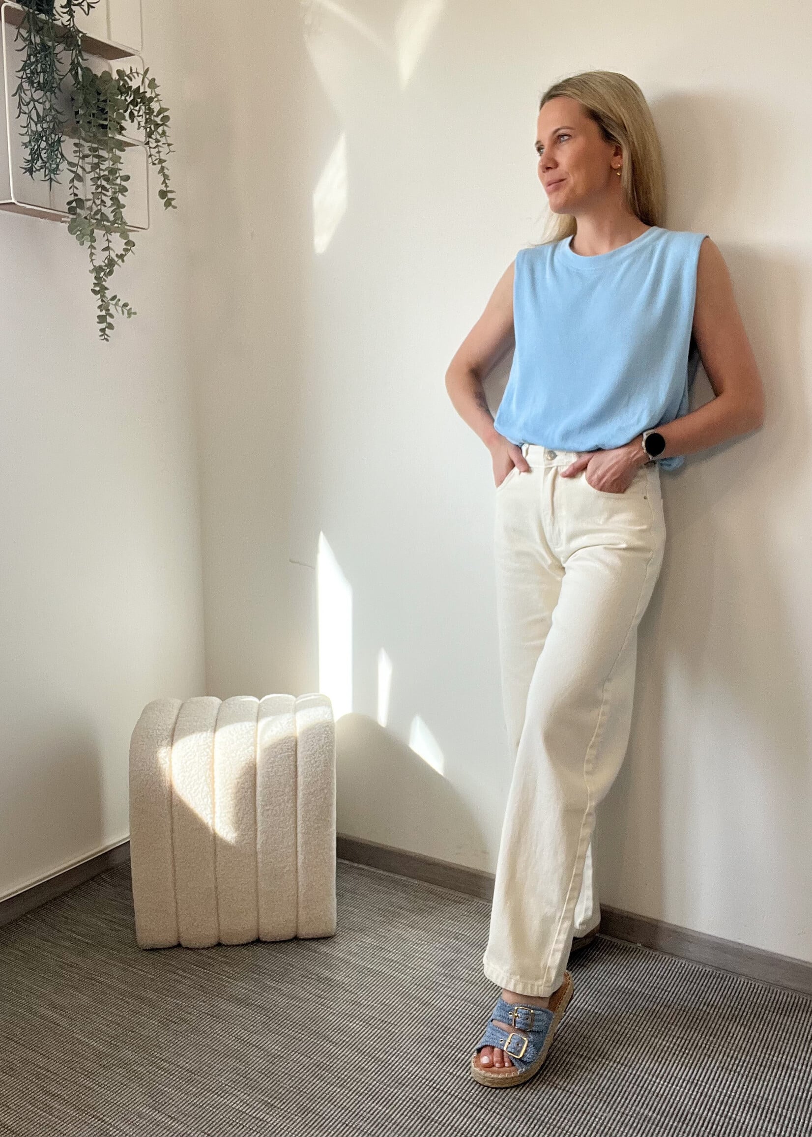 BRIGHT BLUE TOP