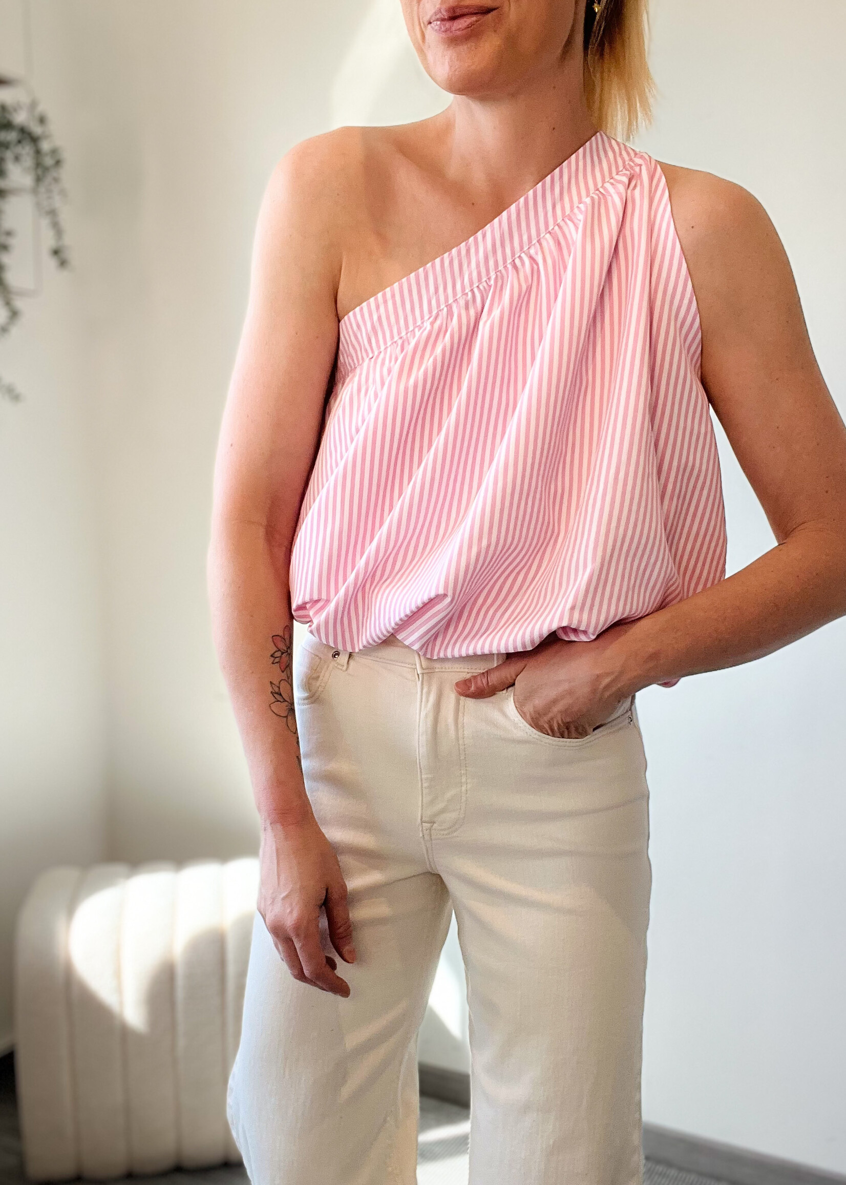 ROSE ONE SHOULDER TOP