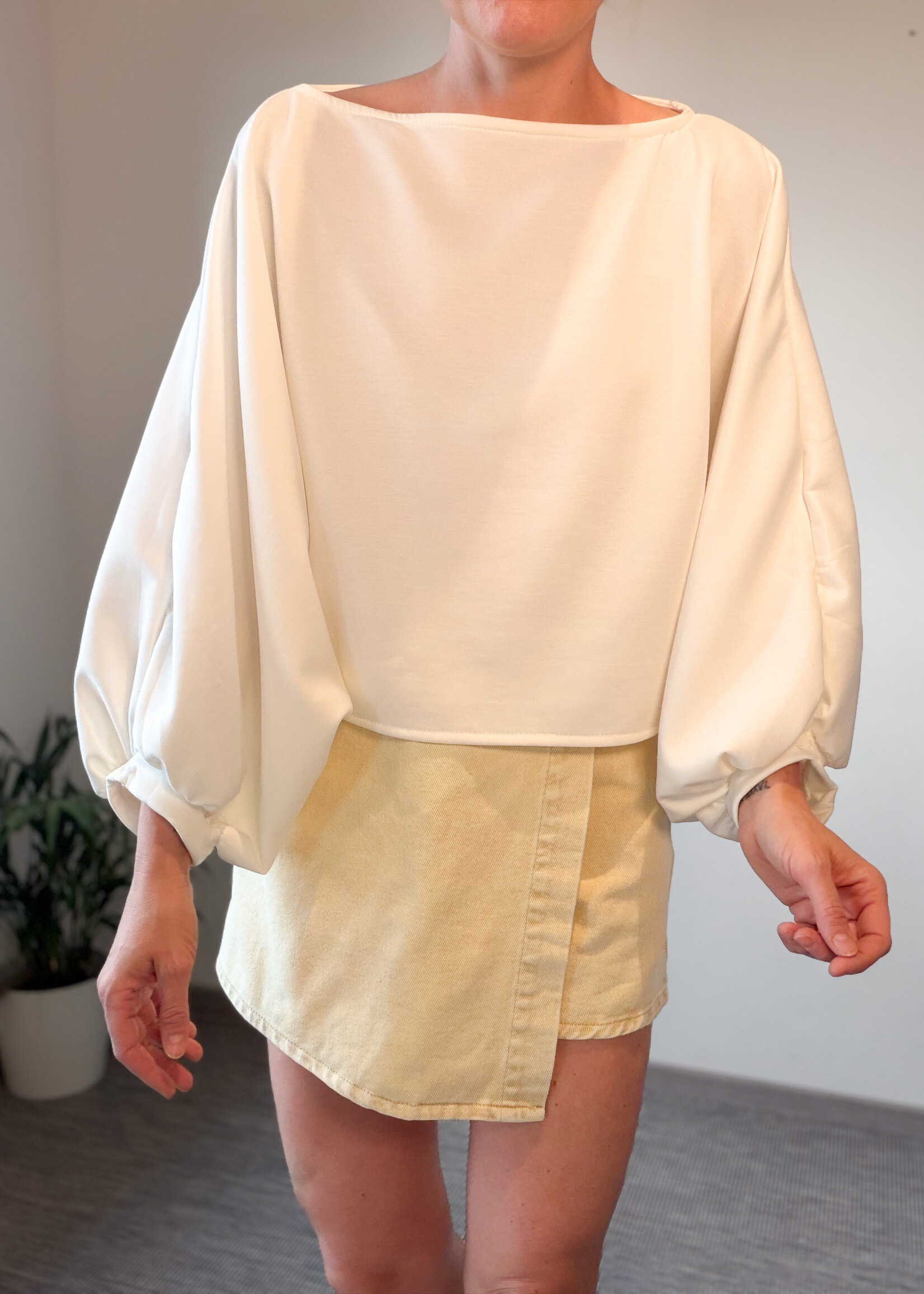 BALLOON SLEEVE ECRU TOP