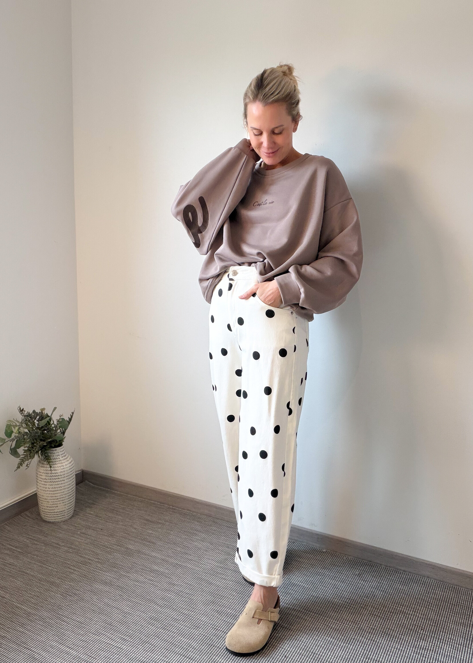 C'EST LA VIE SWEATER TAUPE