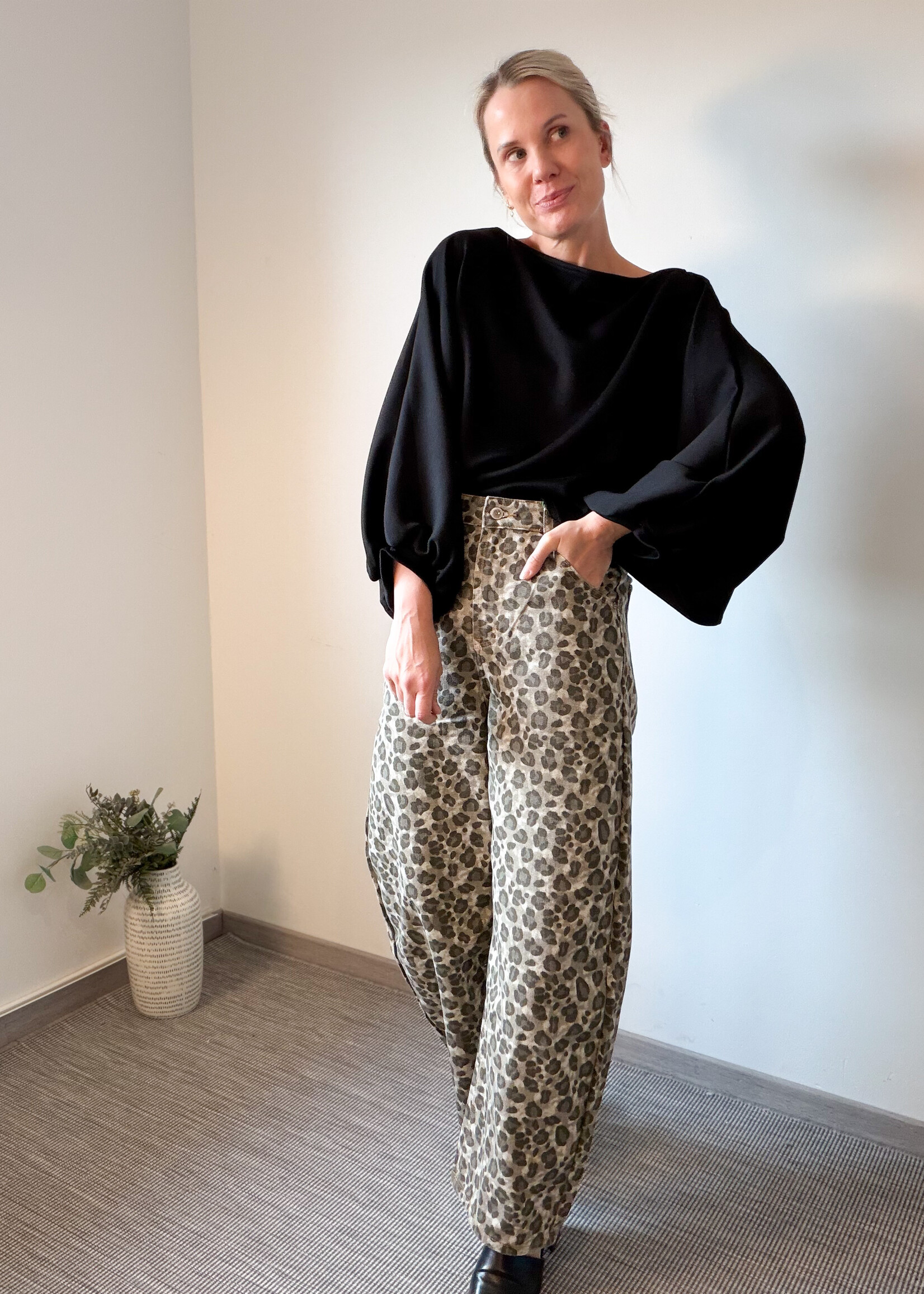 BALLOON SLEEVE BLACK TOP