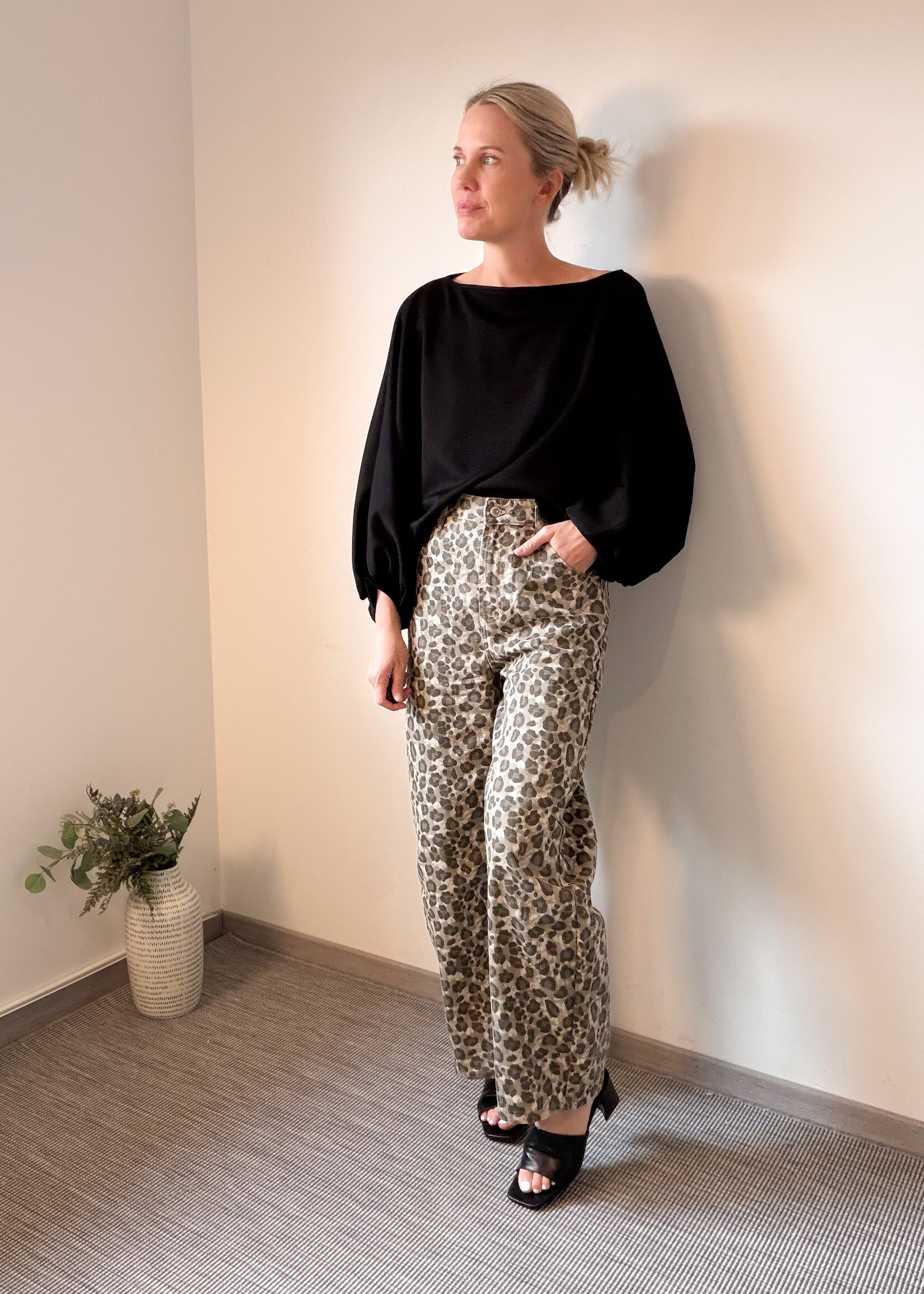 BALLOON SLEEVE BLACK TOP