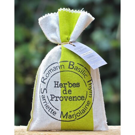 Herbes de Provence in groene stoffen zak