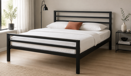 Zwart metalen bed