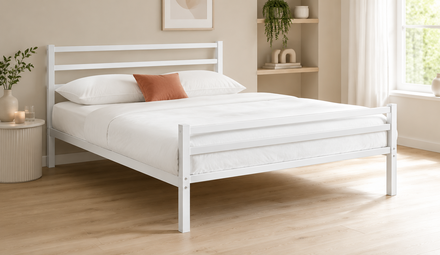 Wit metalen bed