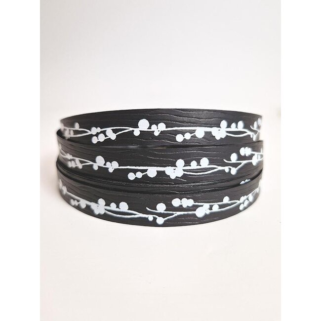 Berries ribbon black and white