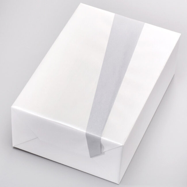 Schneewei§es/silbernes geschenkpapier