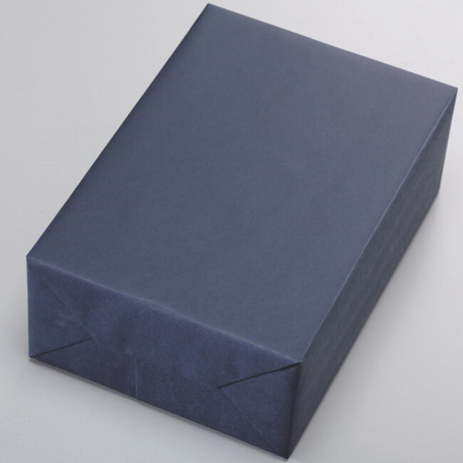 Mattblaues geschenkpapier