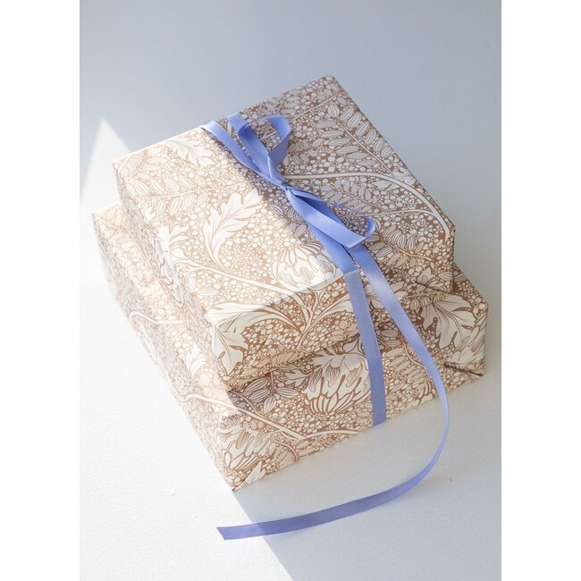 Salon des Fleurs brown giftwrapping