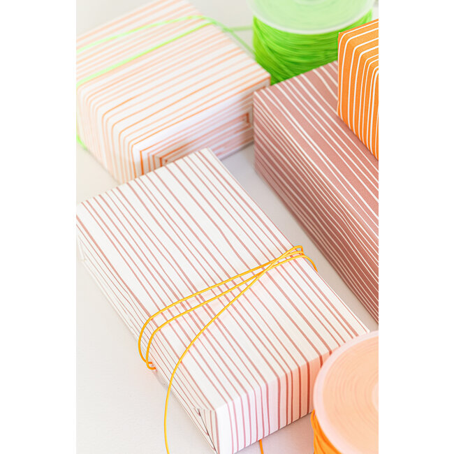 Lines Vintage pink giftwrapping paper
