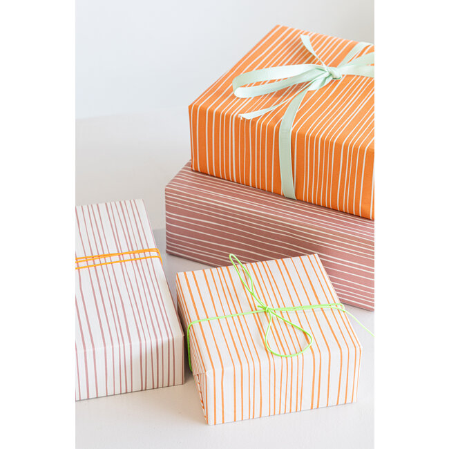 Lines Vintage pink giftwrapping paper