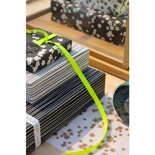 Lines Black giftwrapping paper