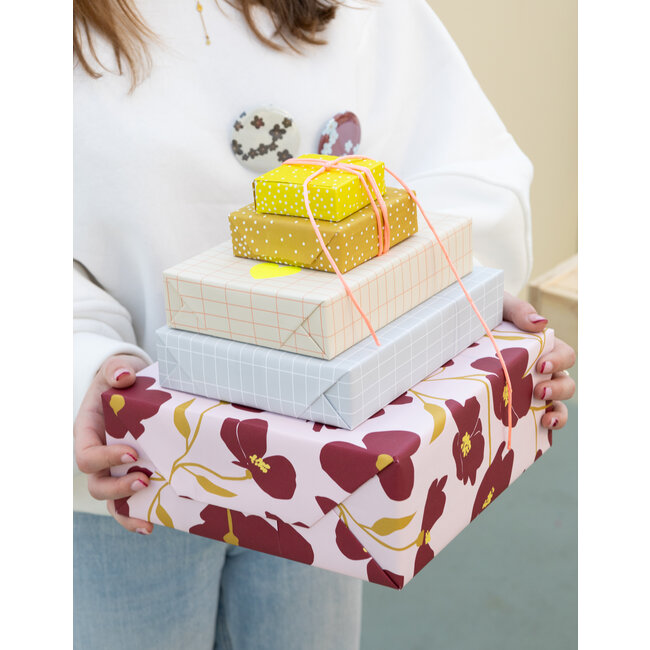 Graues geschenkpapier