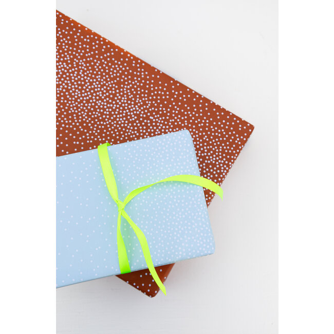 Dots caramel/lightbleu giftwrapping paper