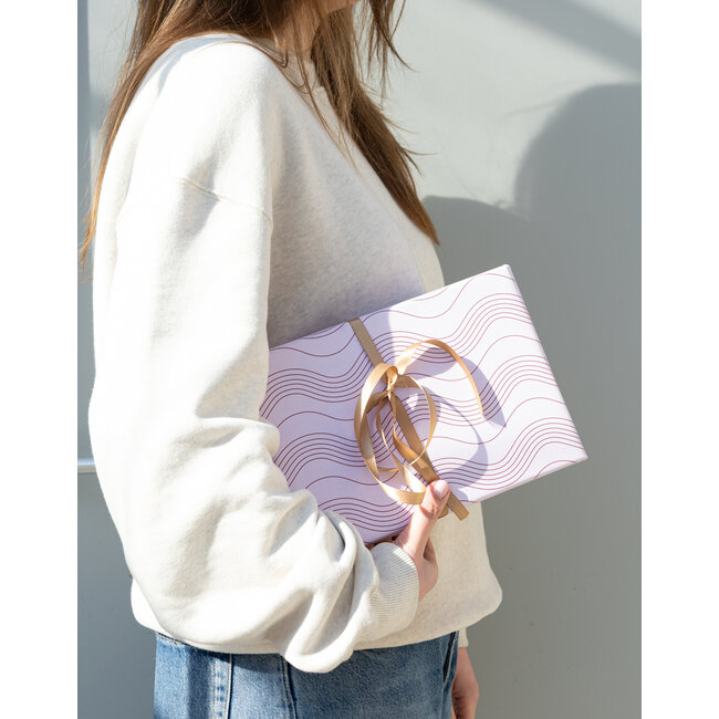 Waves Lilac giftwrapping paper