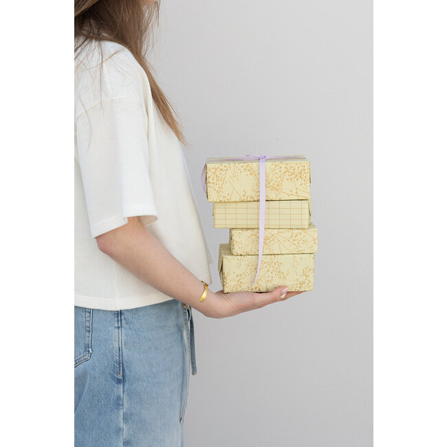 Paris Chic yellow/gold giftwrapping paper