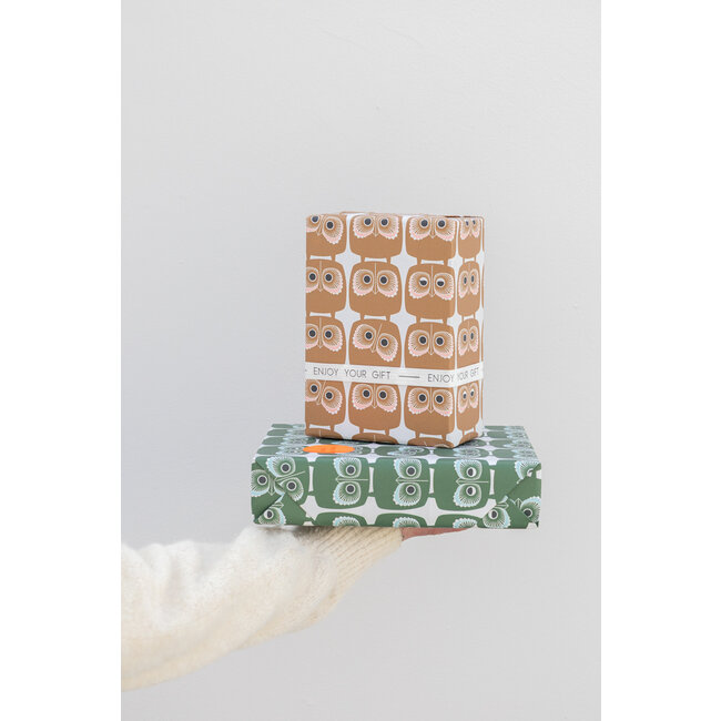 Mrs Owl Giftwrapping