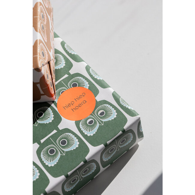 Mrs Owl Giftwrapping