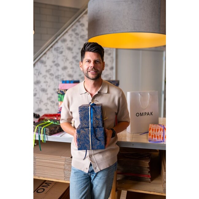 Paris Chic DarkBlue/pink giftwrapping paper