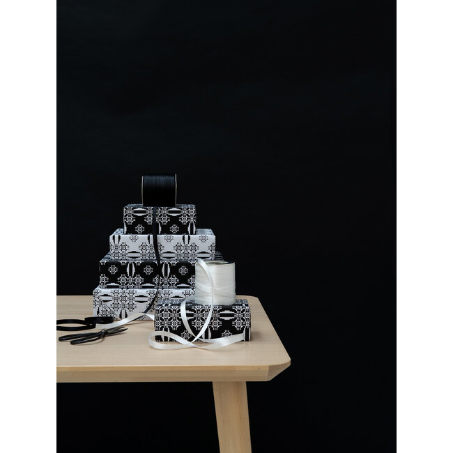 Jolly Winter white/black giftwrapping