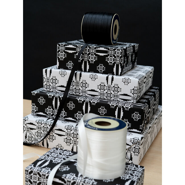 Jolly Winter white/black giftwrapping