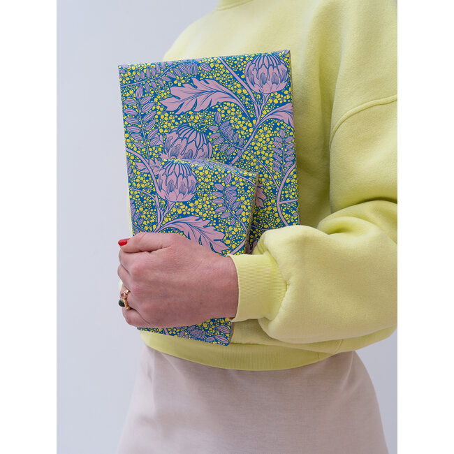 Salon des Fleurs Pink/blue yellow giftwrapping