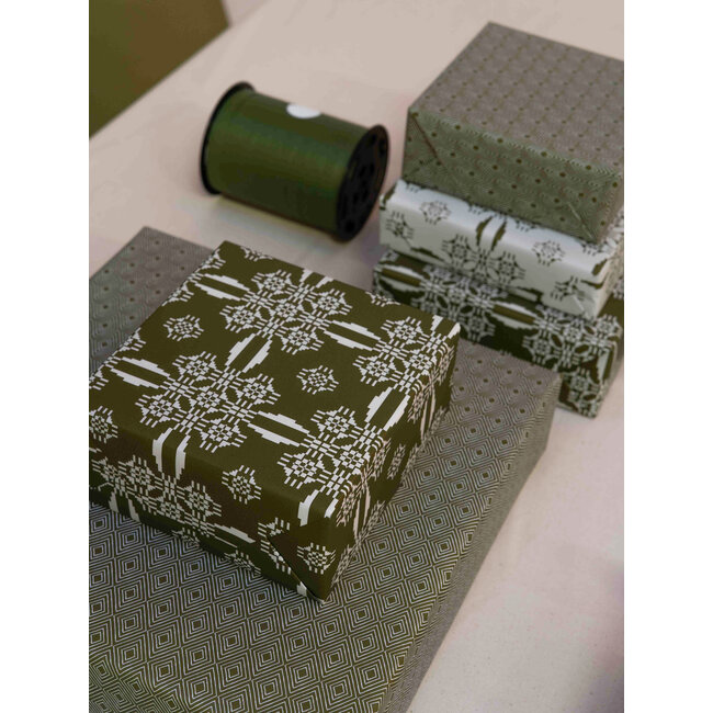 Jolly Winter moss green giftwrapping paper