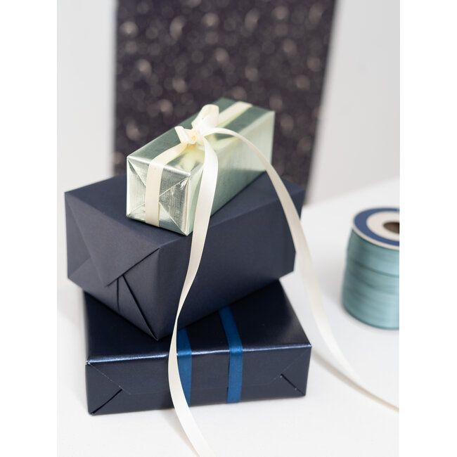 Metallic-Geschenkpapier in Stoffoptik, blau