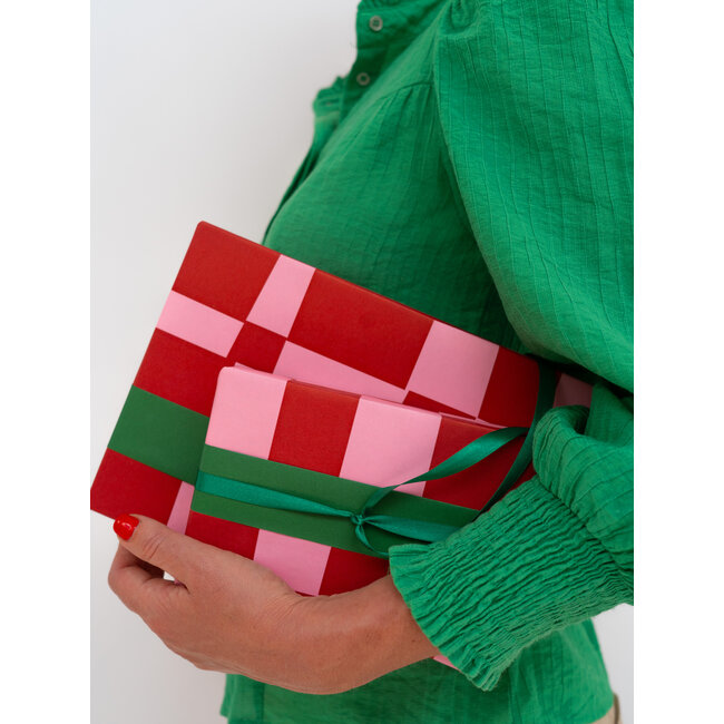 Check out the pink/red/green giftwrapping