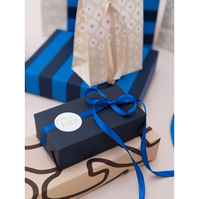 Reconnect brown giftwrapping