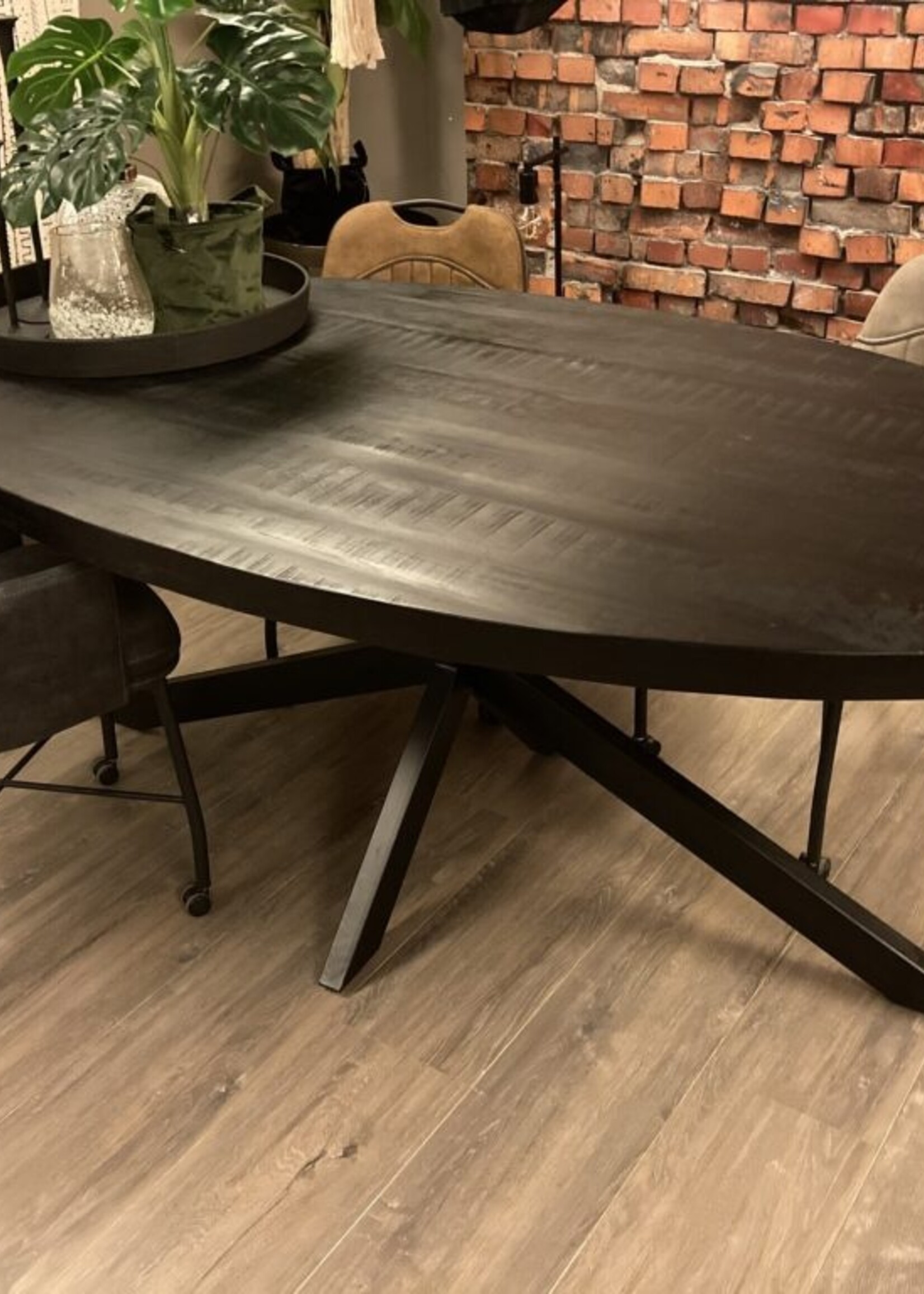 Ovaal eettafel Mangohout zwart Birmingham